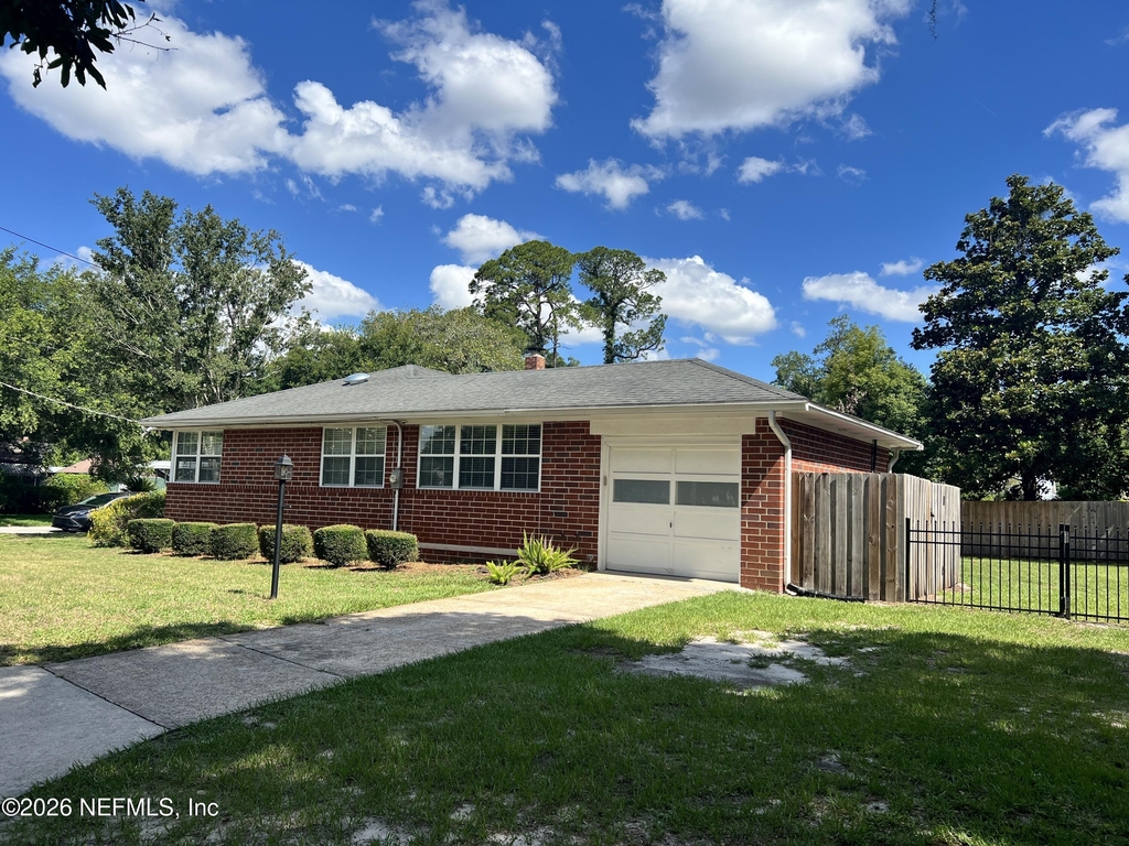 1377 Tiber Avenue - Photo 2
