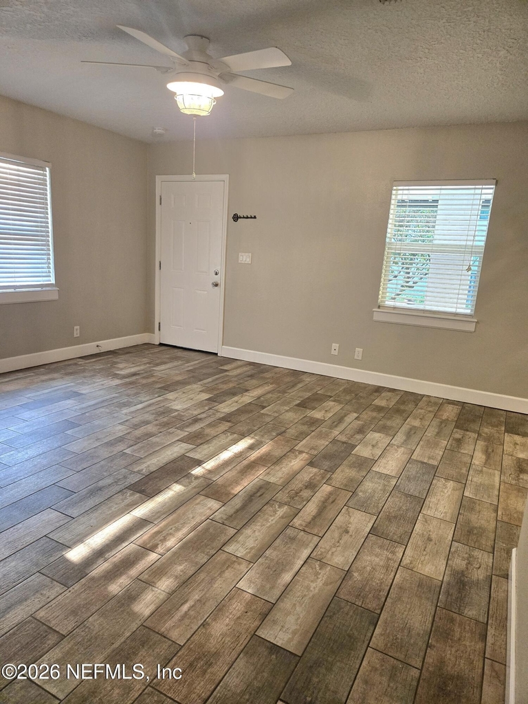 615 Luna Court - Photo 18