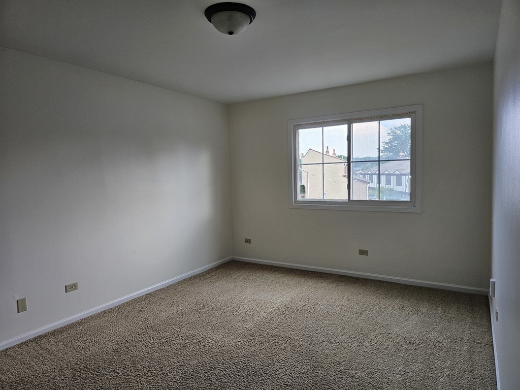 833 Village Quarter Road - Photo 18
