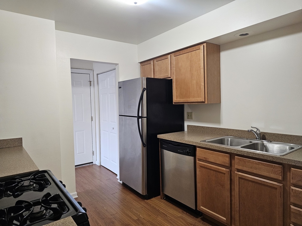 833 Village Quarter Road - Photo 10