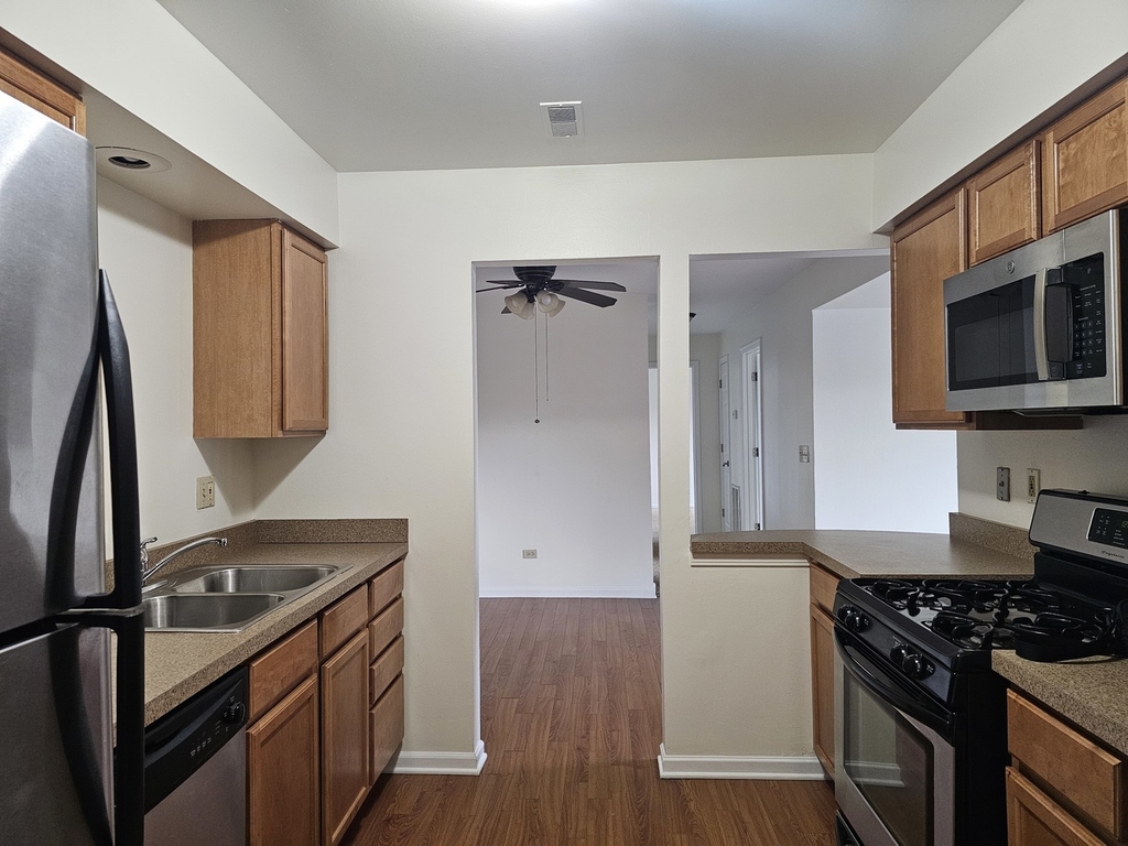 833 Village Quarter Road - Photo 9