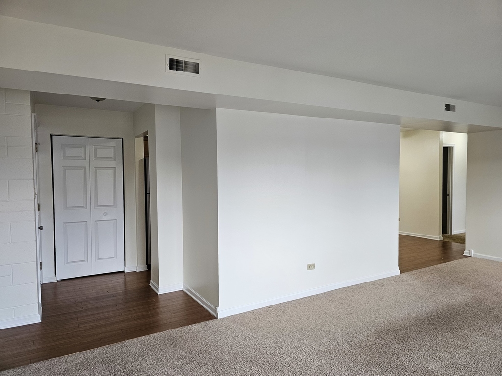 833 Village Quarter Road - Photo 5