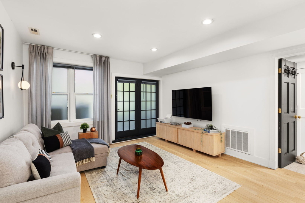 2124 N Sedgwick Street - Photo 9