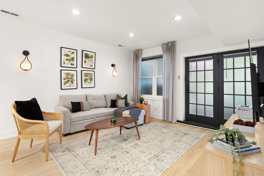 2124 N Sedgwick Street - Photo 7