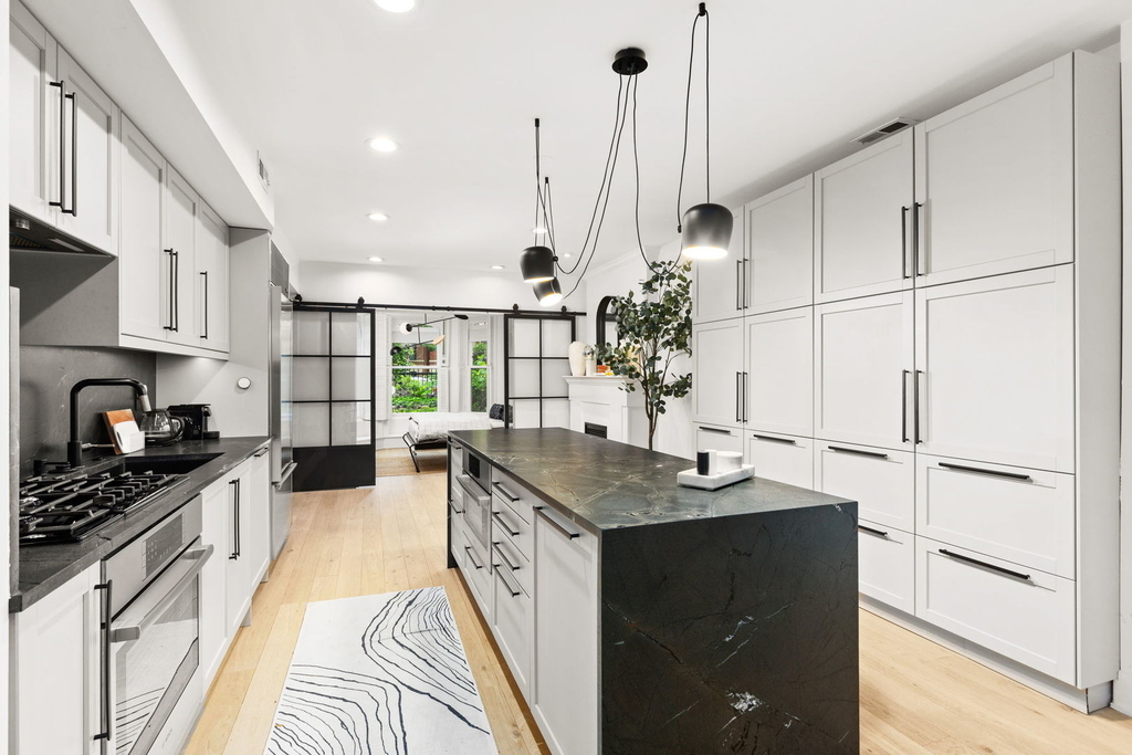2124 N Sedgwick Street - Photo 4