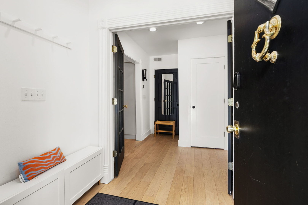 2124 N Sedgwick Street - Photo 3