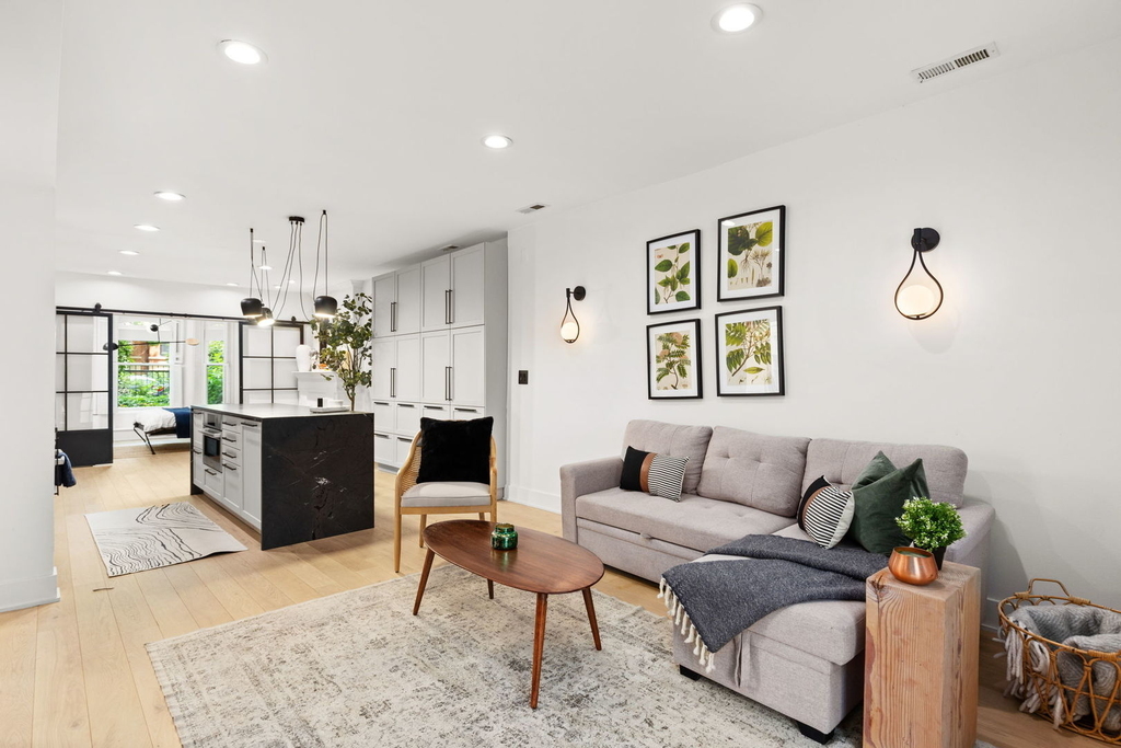 2124 N Sedgwick Street - Photo 10