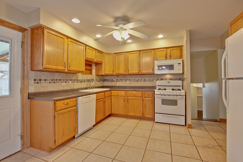 648 N Greenview Avenue - Photo 11