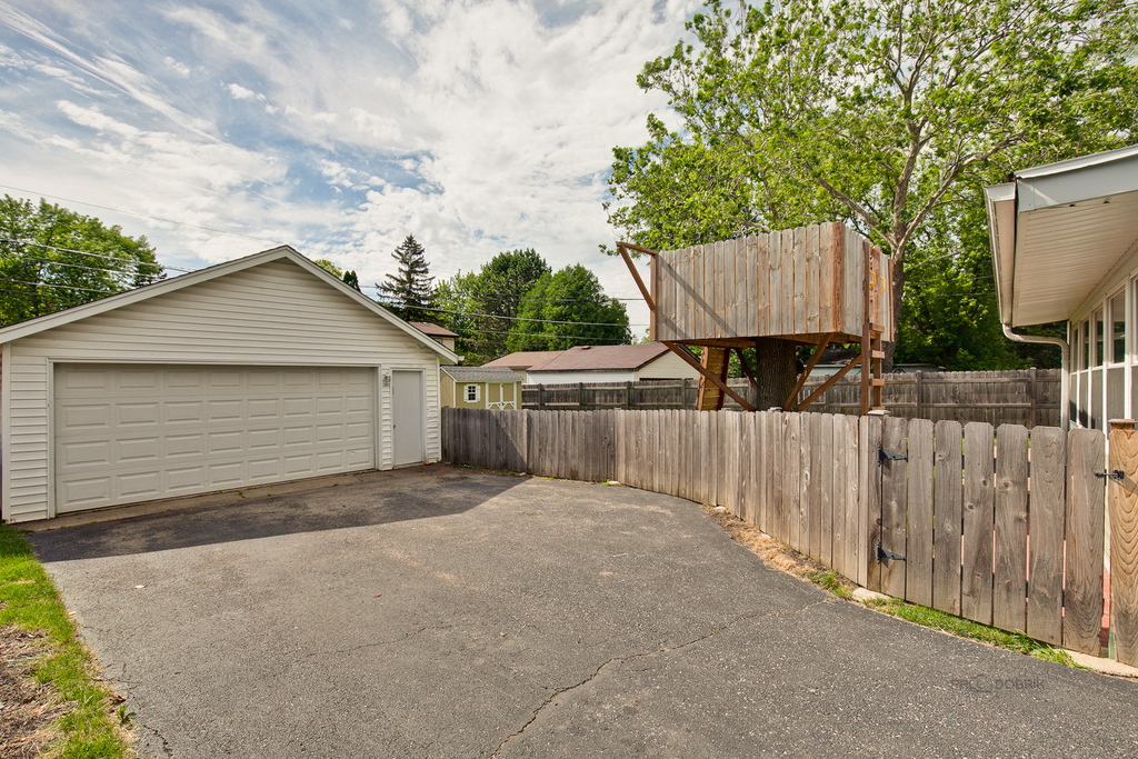 648 N Greenview Avenue - Photo 37