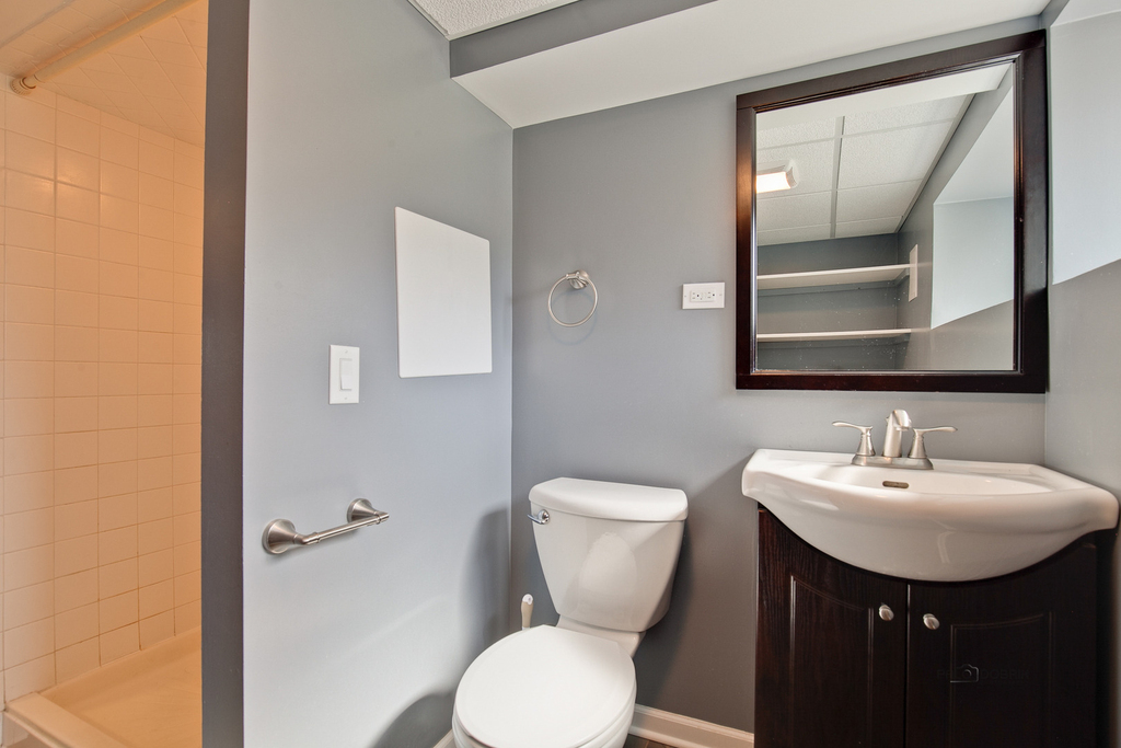 648 N Greenview Avenue - Photo 26