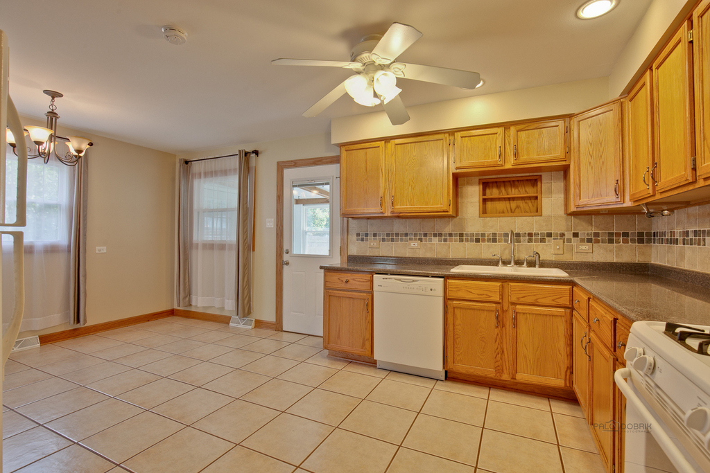 648 N Greenview Avenue - Photo 13