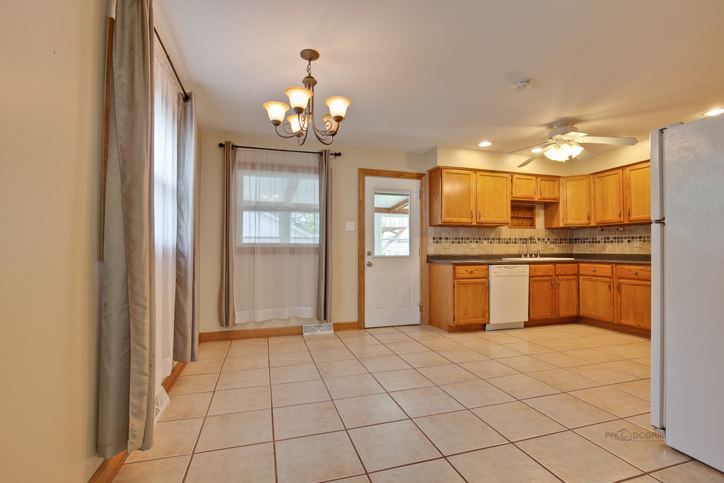 648 N Greenview Avenue - Photo 8