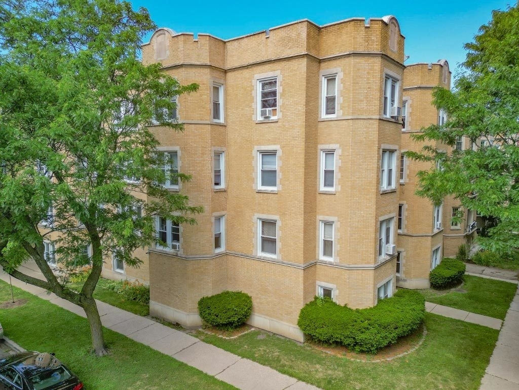 2154 W Arthur Avenue - Photo 0