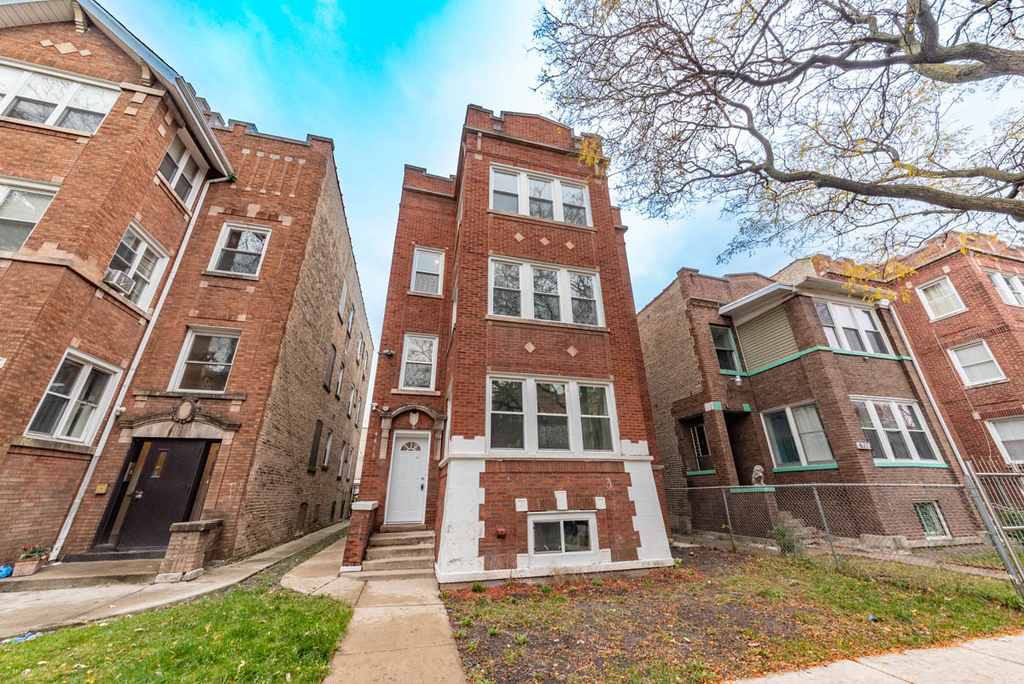 4616 N Monticello Avenue - Photo 0