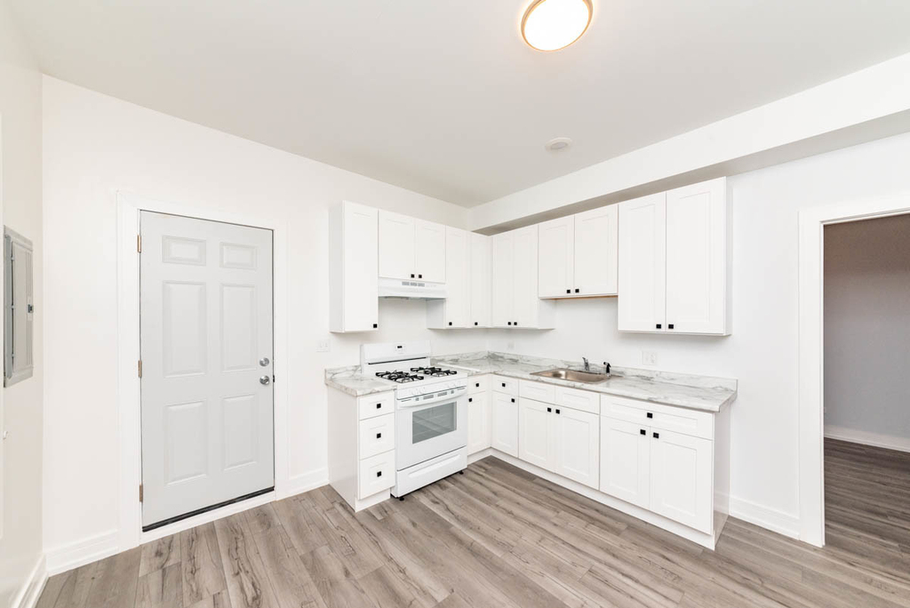 4616 N Monticello Avenue - Photo 11