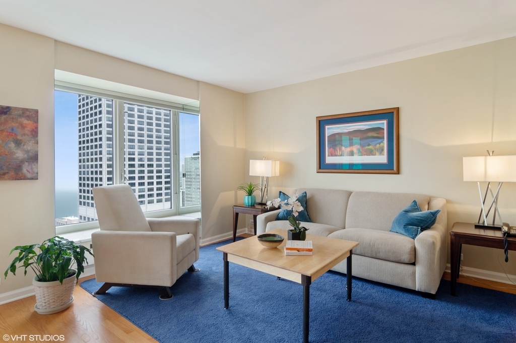 161 E Chicago Avenue - Photo 2