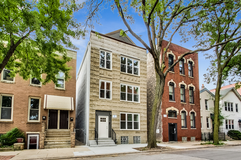 815 S Carpenter Street - Photo 0
