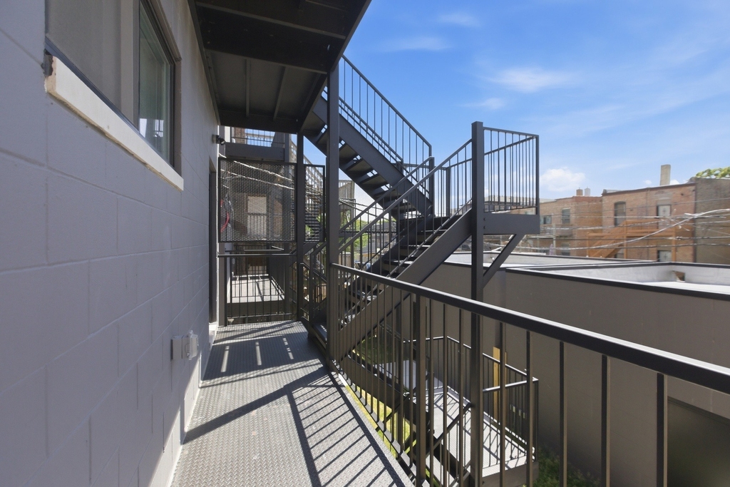 4932 S Champlain Avenue - Photo 18