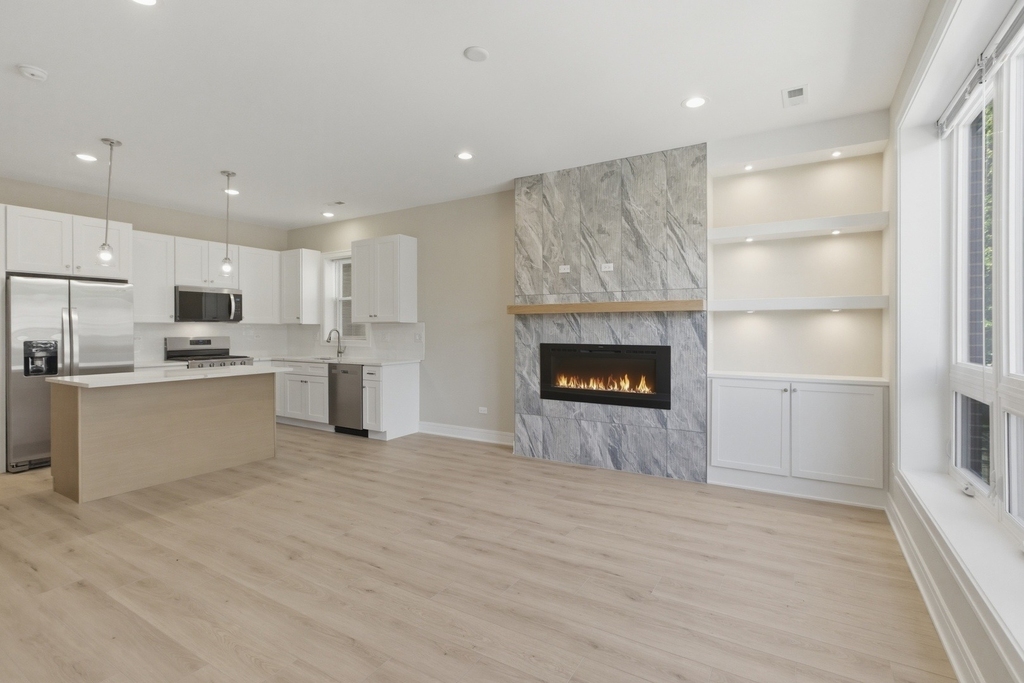 4932 S Champlain Avenue - Photo 1