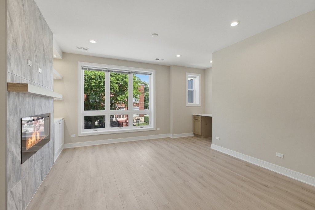 4932 S Champlain Avenue - Photo 2