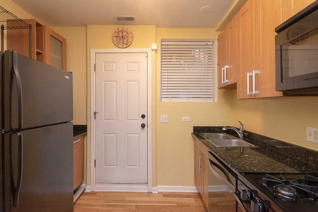 3103 W Lawrence Avenue - Photo 2
