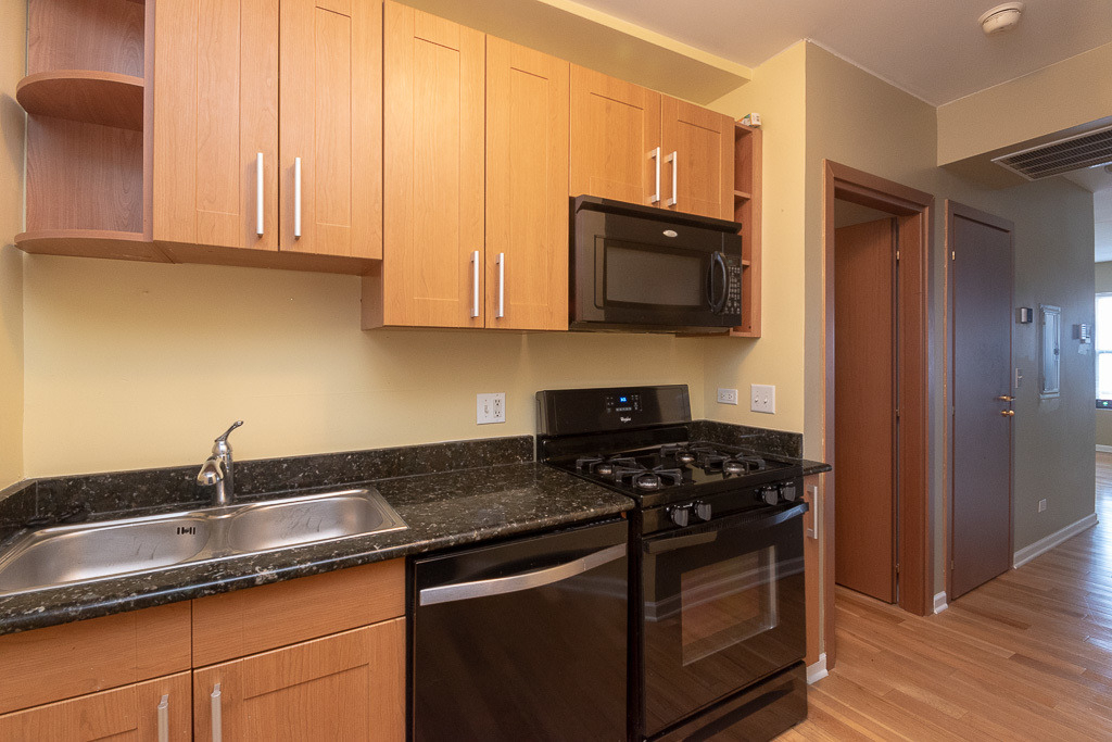3103 W Lawrence Avenue - Photo 1