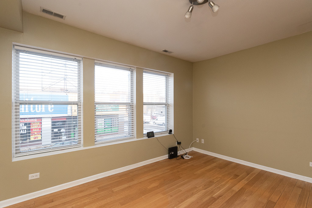 3103 W Lawrence Avenue - Photo 8