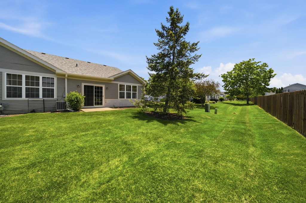 16340 Crescent Lake Drive - Photo 2