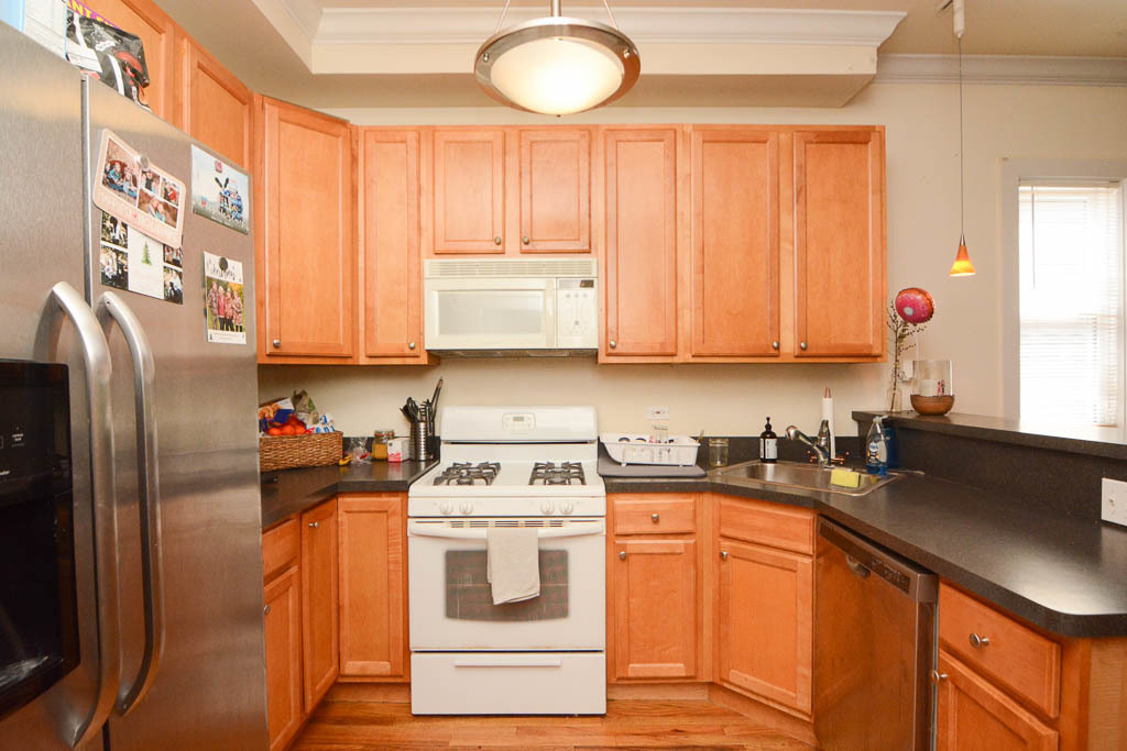 1314 W Roscoe Street - Photo 1