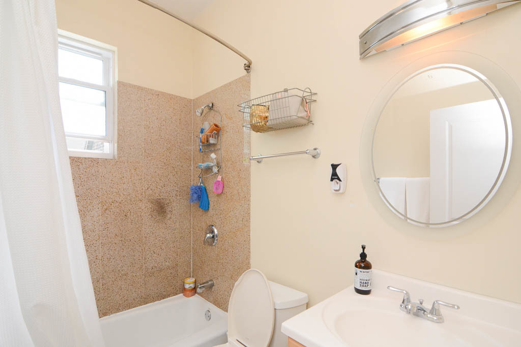 1314 W Roscoe Street - Photo 17