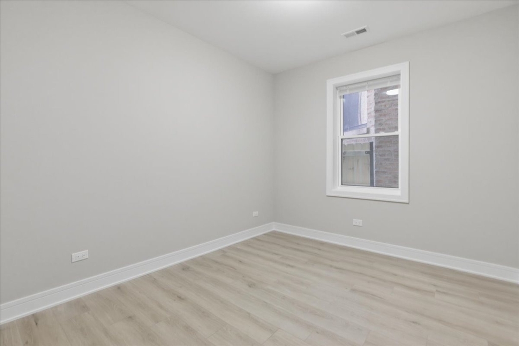 4932 S Champlain Avenue - Photo 11