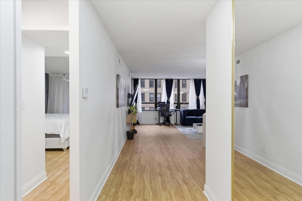 201 E Chestnut Street - Photo 5