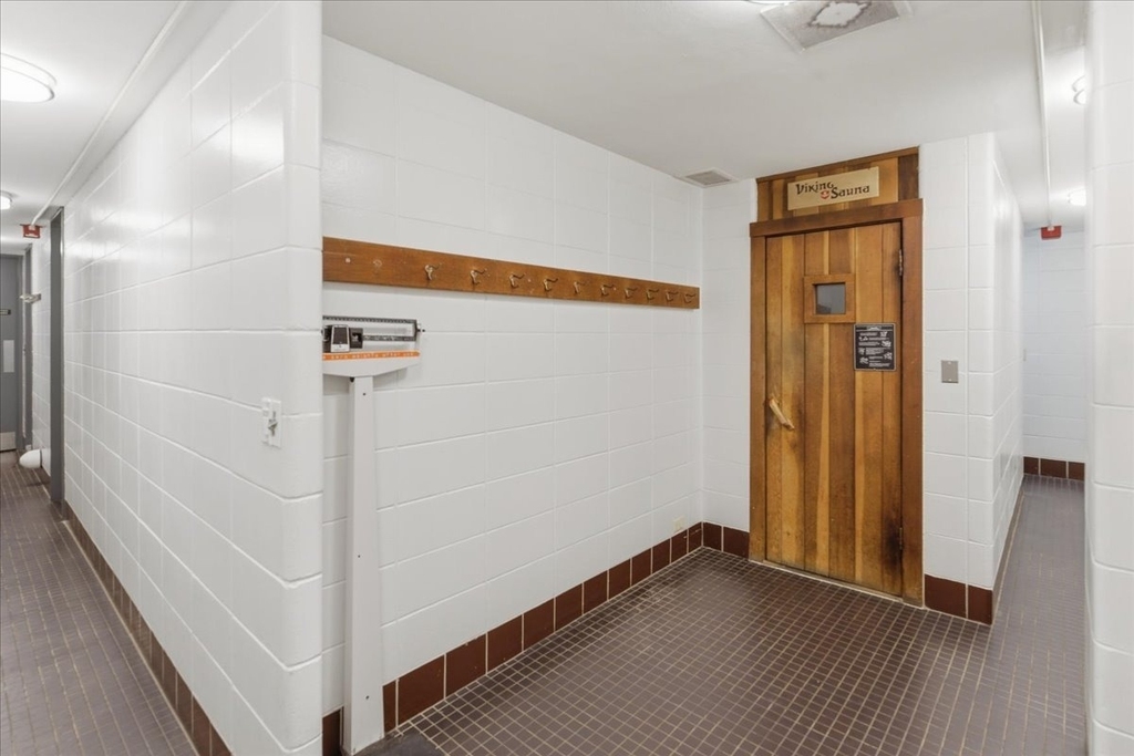201 E Chestnut Street - Photo 28