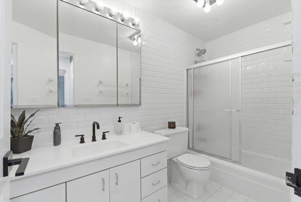 201 E Chestnut Street - Photo 6