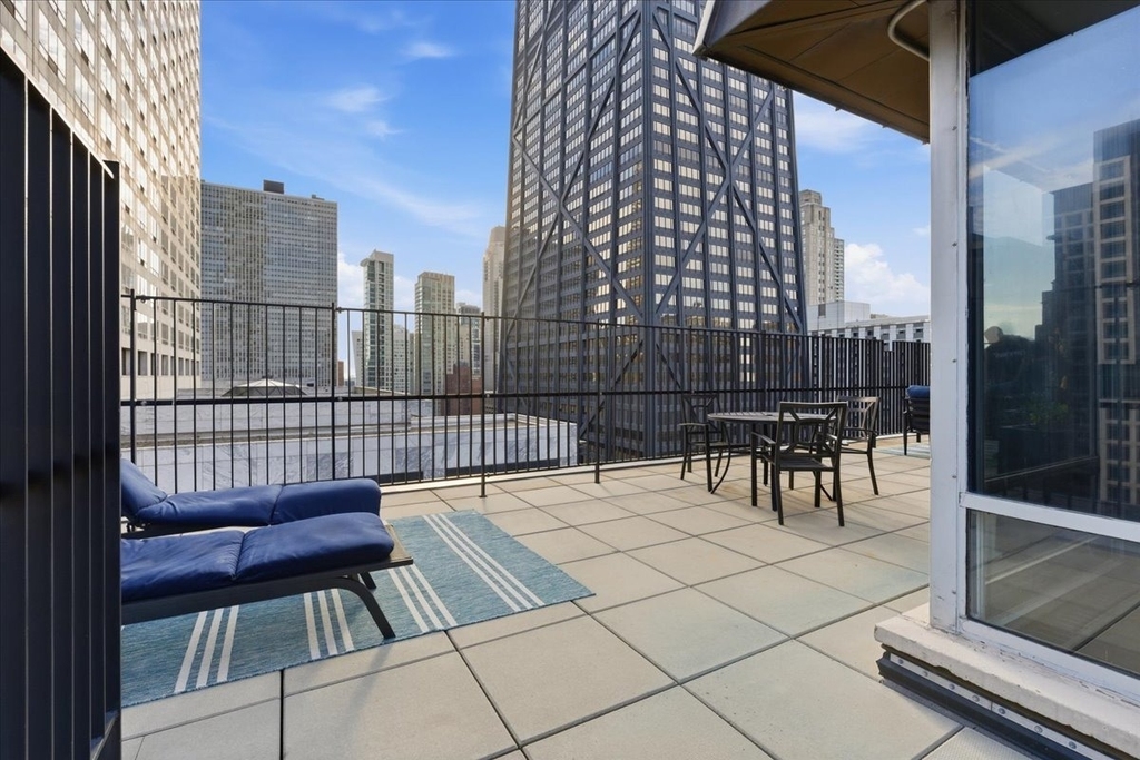 201 E Chestnut Street - Photo 23