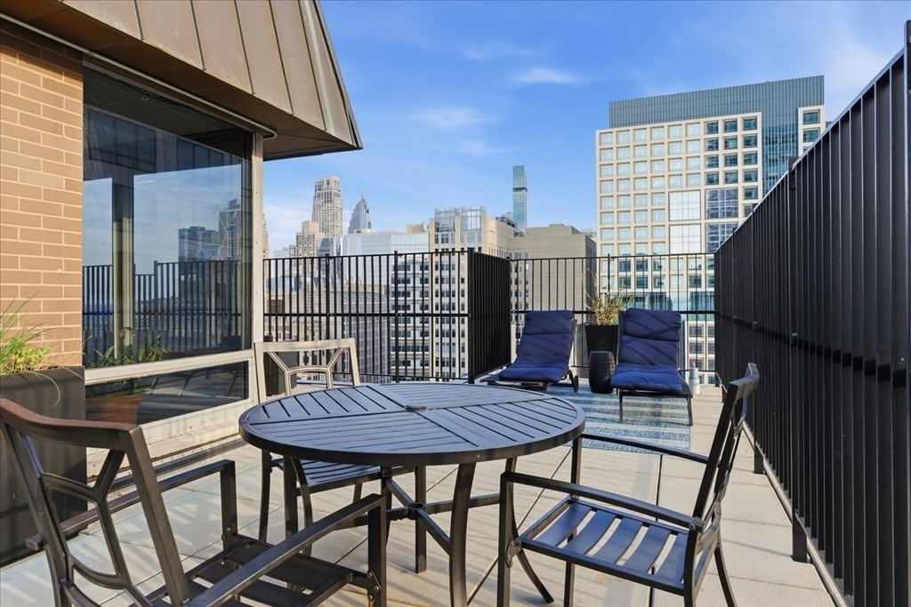 201 E Chestnut Street - Photo 24