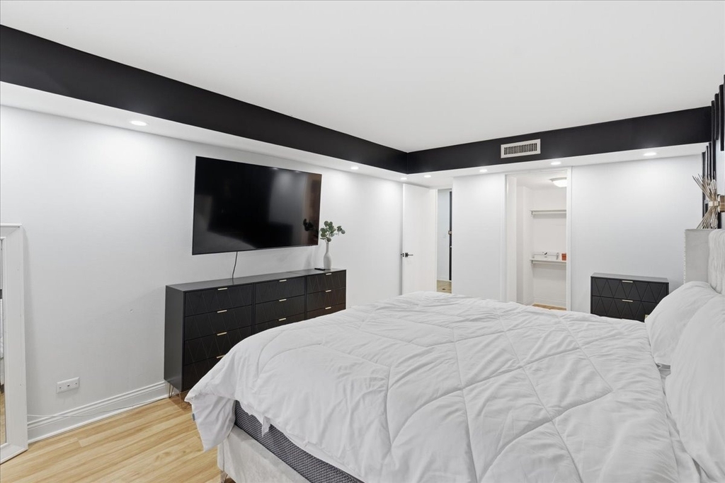 201 E Chestnut Street - Photo 8