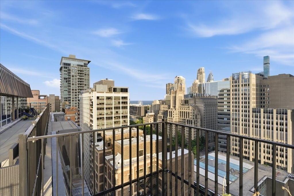 201 E Chestnut Street - Photo 27