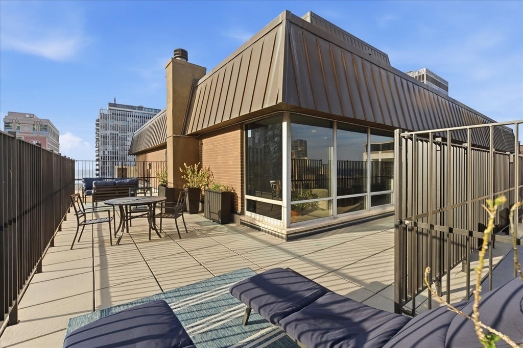 201 E Chestnut Street - Photo 25