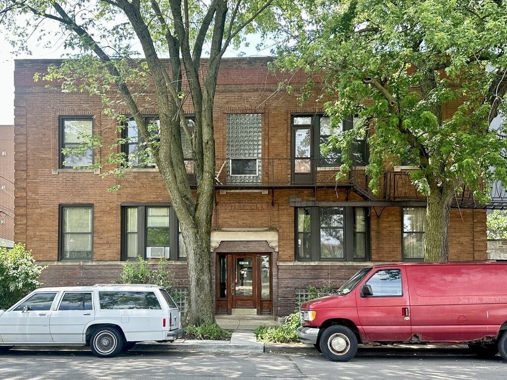 2821 W Shakespeare Avenue - Photo 1
