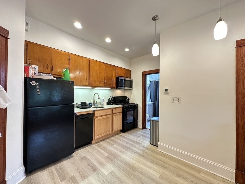 2821 W Shakespeare Avenue - Photo 2