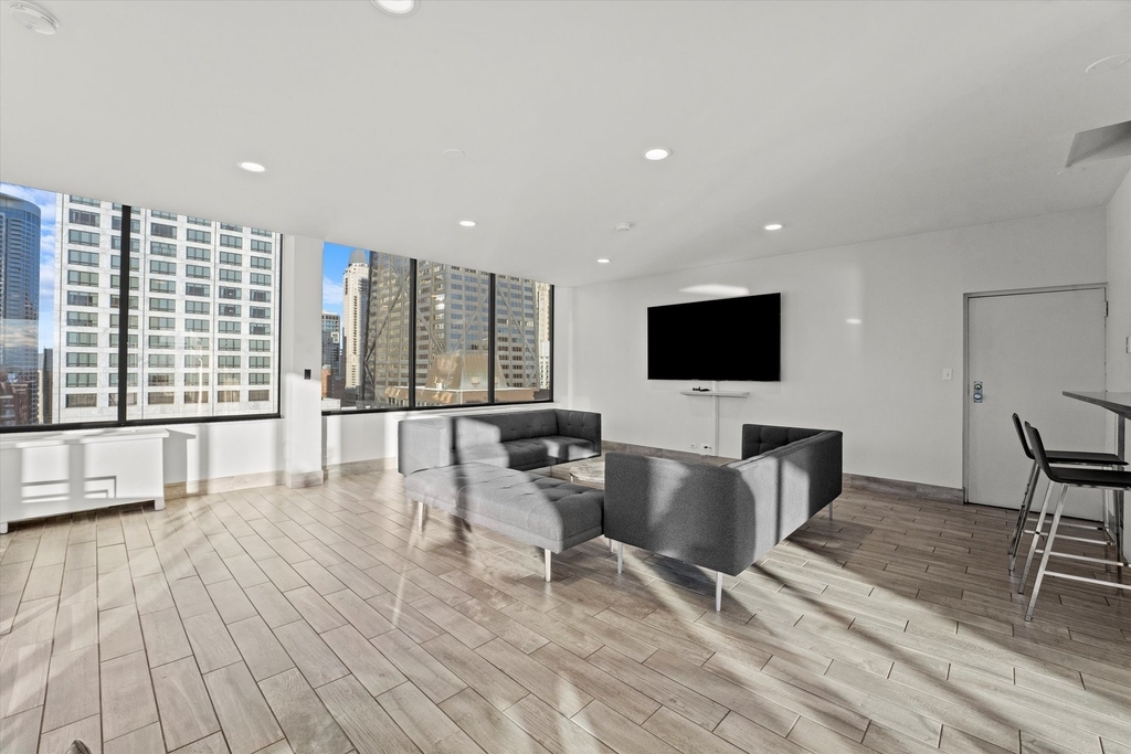 222 E Pearson Street - Photo 15