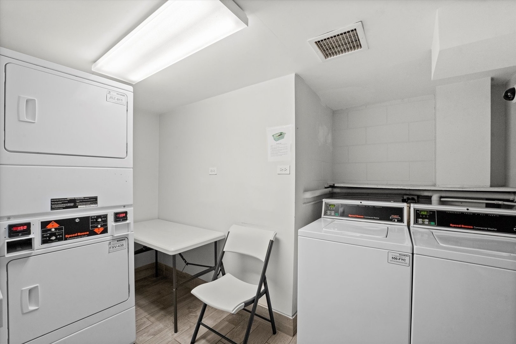 222 E Pearson Street - Photo 16