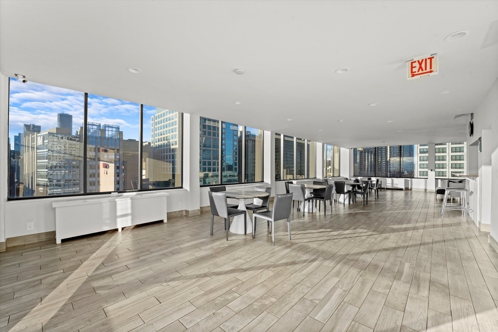 222 E Pearson Street - Photo 14