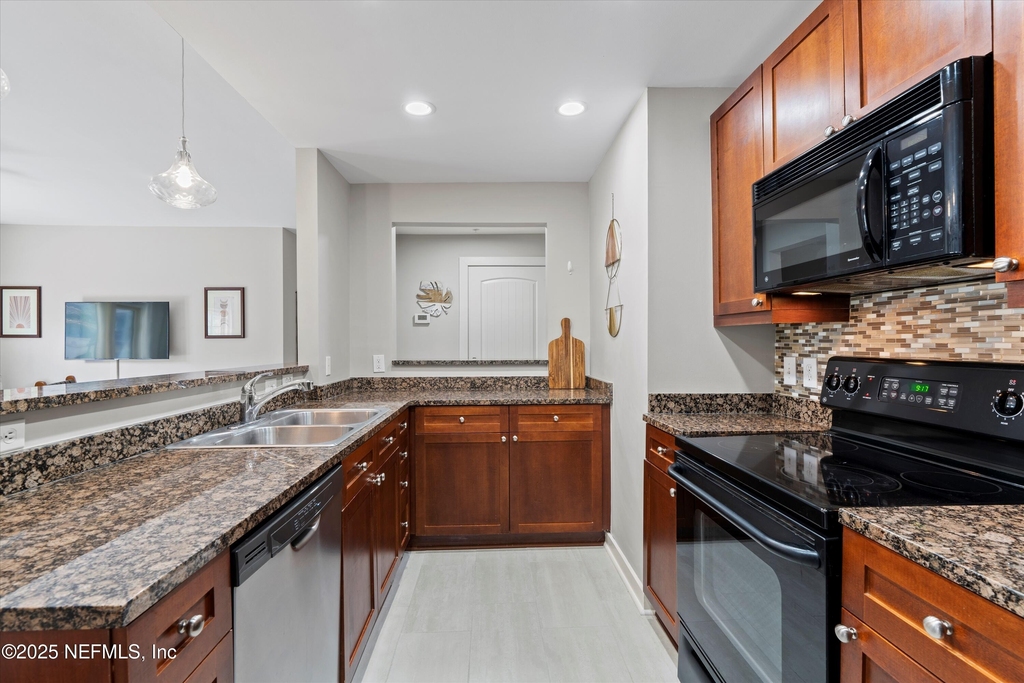 955 Registry Boulevard - Photo 9