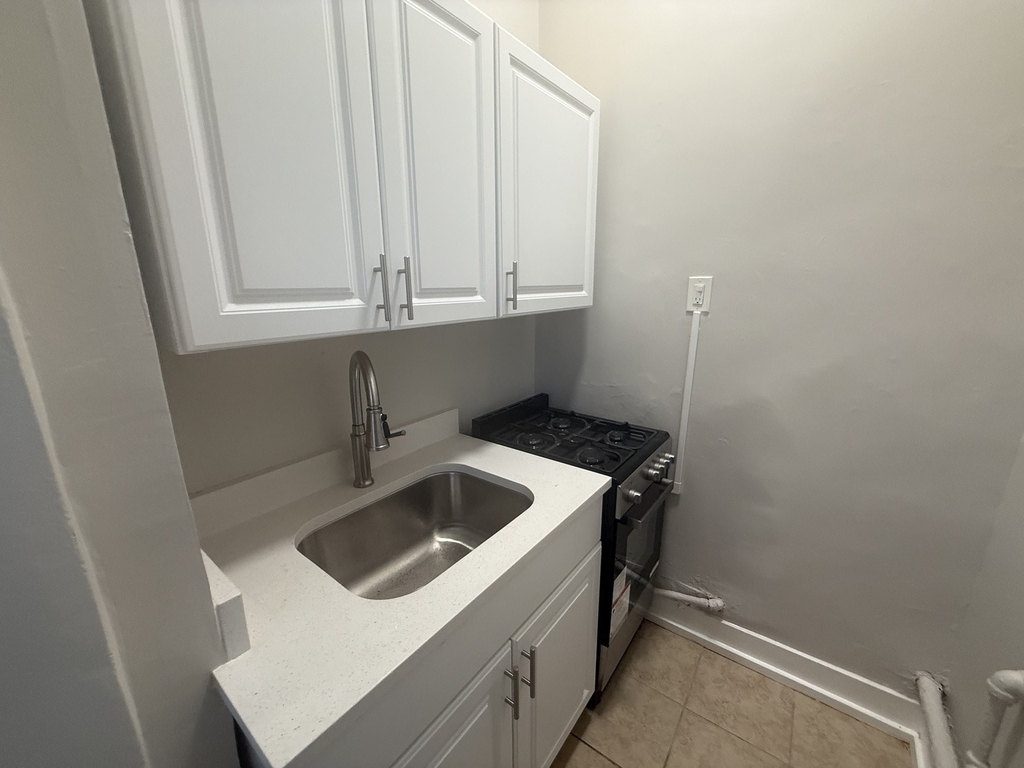6912 N Ashland Boulevard - Photo 3