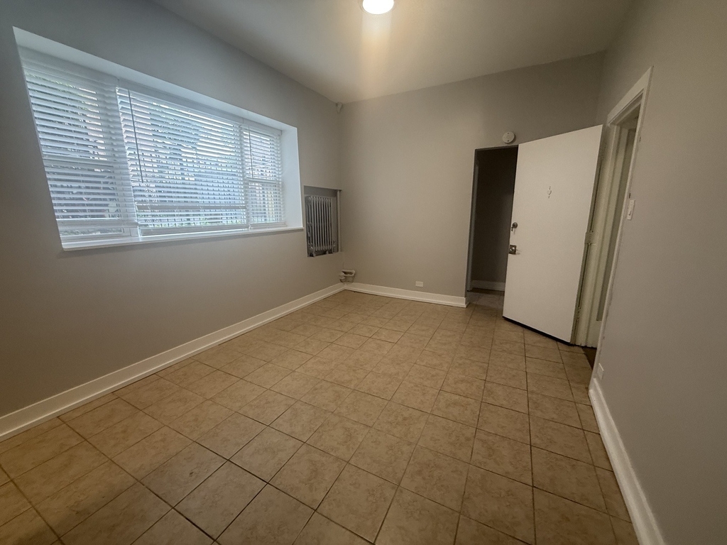 6912 N Ashland Boulevard - Photo 2