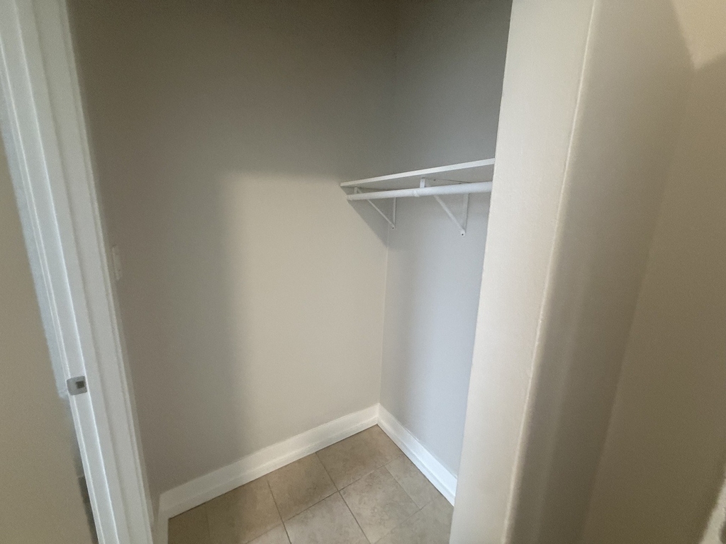 6912 N Ashland Boulevard - Photo 4