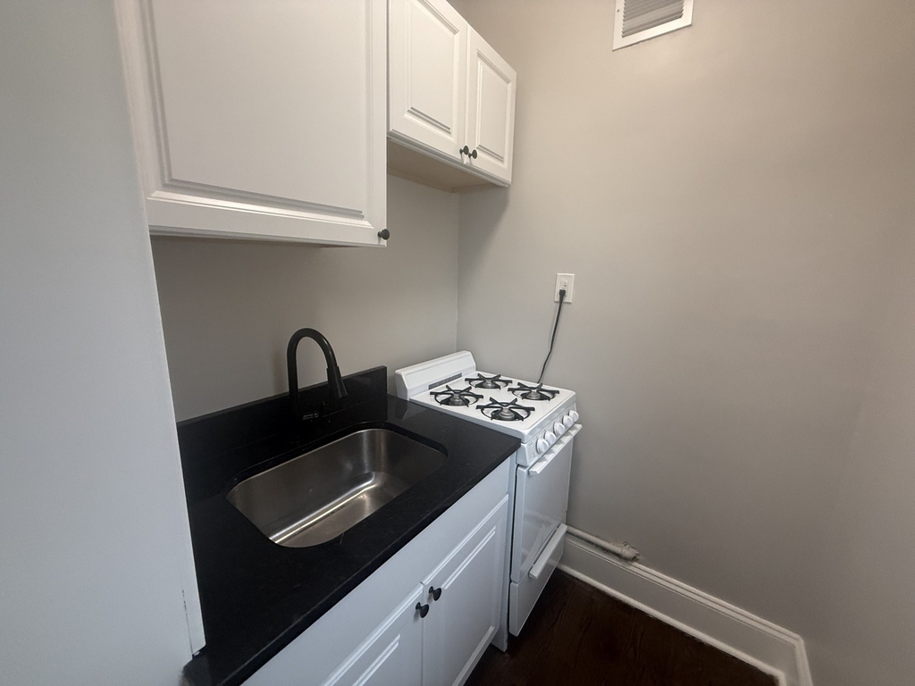 6912 N Ashland Boulevard - Photo 3