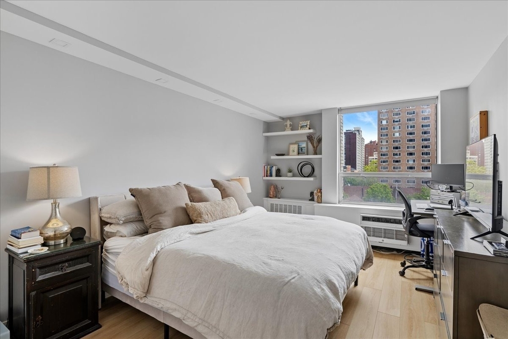 1355 N Sandburg Terrace - Photo 14